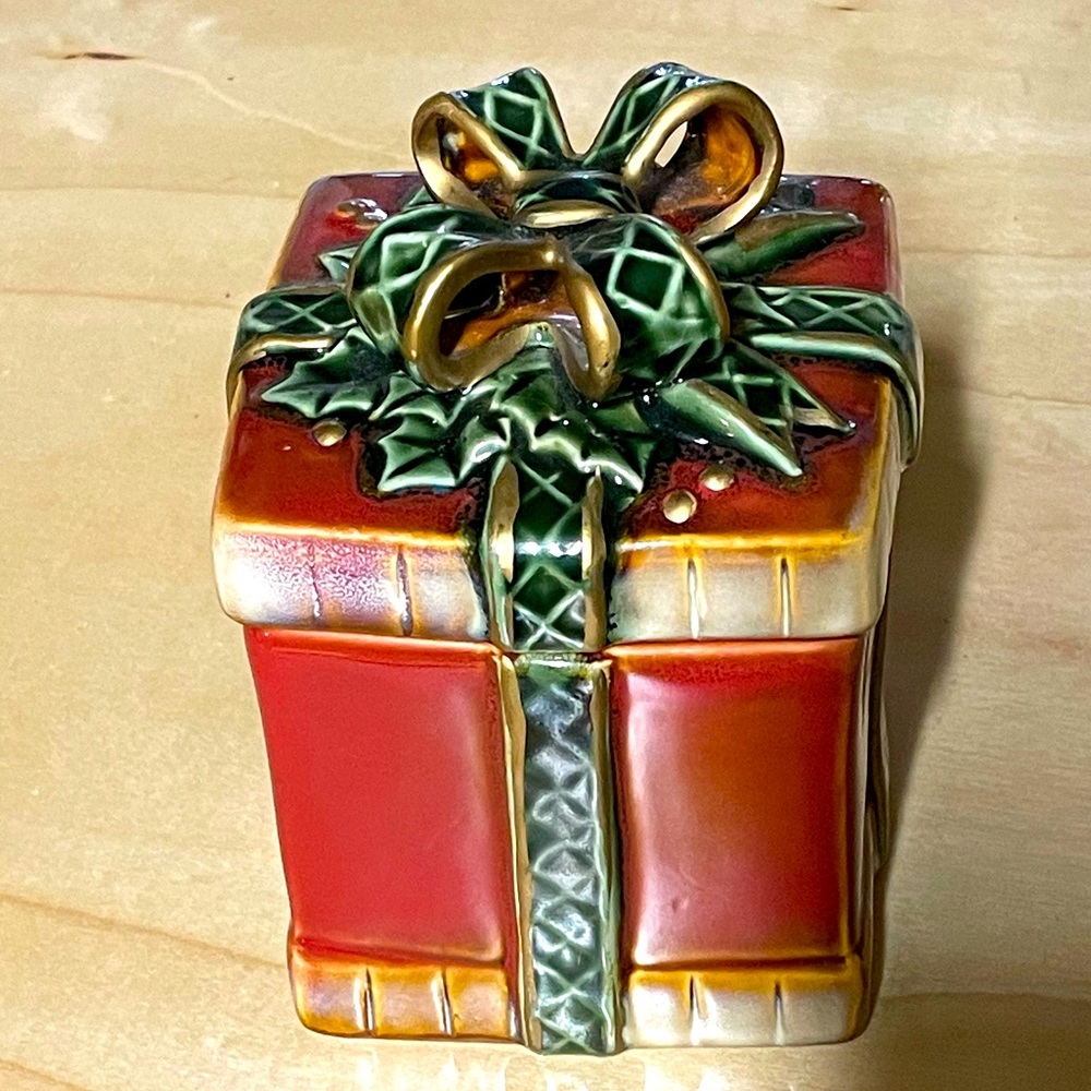 🔥3 for $15 Sale- EUC- Ceramic present canister